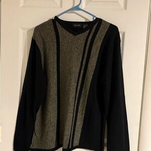 Axcess V-Neck Sweater in Black and Tan